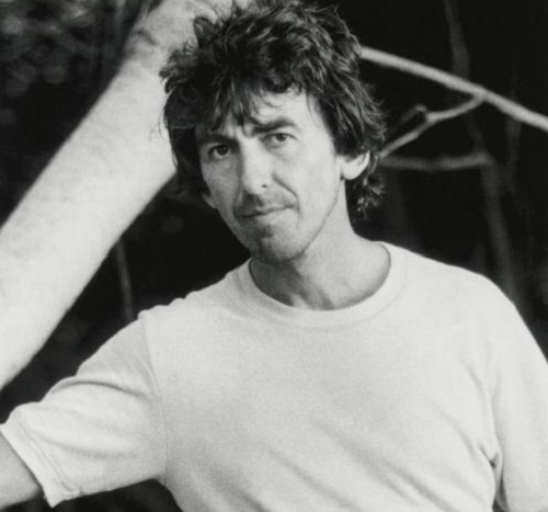 O chitară folosită de George Harrison în ultimul concert The Beatles de la Cavern Club, scoasă la licitaţie