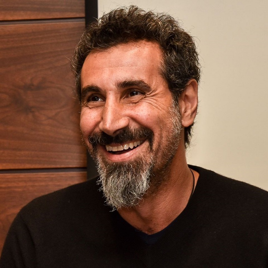 Serj Tankian, solistul trupei System of a Down, solidar cu protestele de la Bucureşti: Nu există putere în lume care să frângă voinţa oamenilor