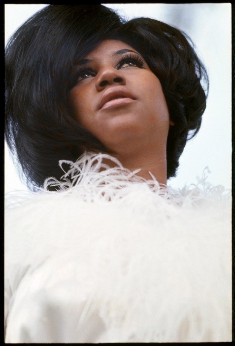 Bill Clinton, Elton John, Annie Lennox, Paul McCartney, Lenny Kravitz  i-au adus un omagiu "reginei muzicii soul", Aretha Franklin: A domnit suprem. O comoară naţională