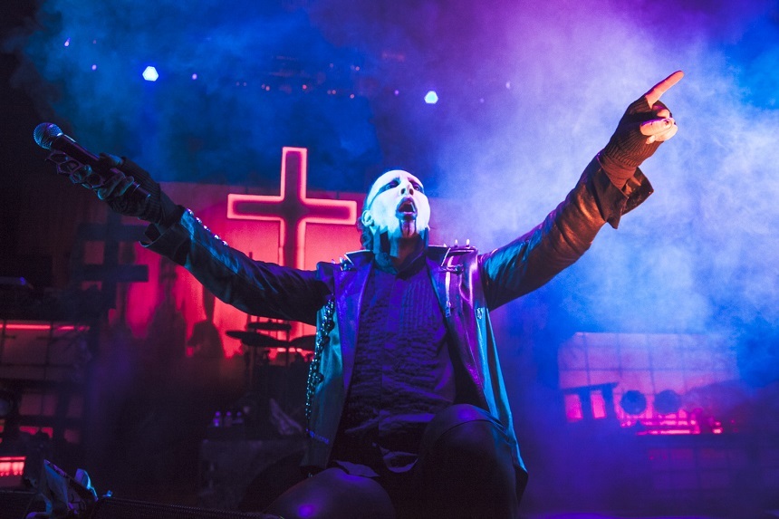 Marilyn Manson şi-a încheiat brusc un concert din Texas, după ce i s-a făcut rău pe scenă - VIDEO