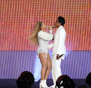 Concertul susţinut de Beyonce şi Jay-Z în Atlanta, întrerupt după ce un fan a urcat pe scenă. Bărbatul a fost reţinut de poliţie