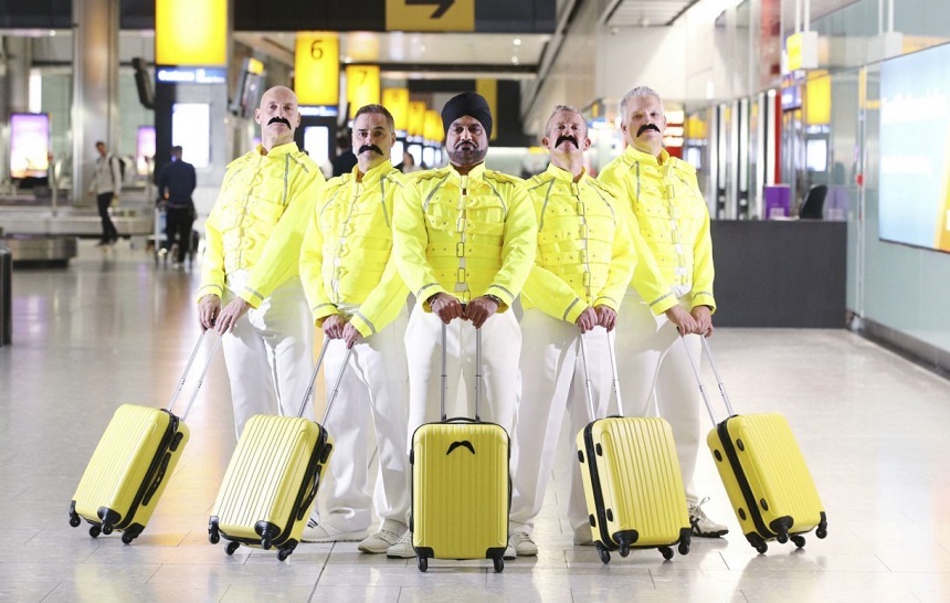 Omagiu coregrafic adus lui Freddie Mercury pe aeroportul Heathrow - VIDEO