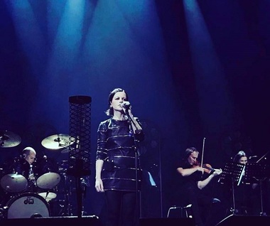 Cauza morţii lui Dolores O'Riordan, dezvăluită: Solista The Cranberries s-a înecat în cadă pe fondul consumului de alcool