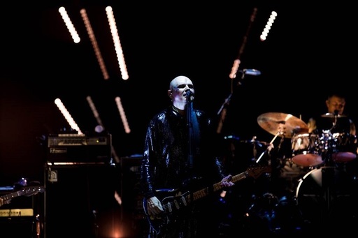 Trupa The Smashing Pumpkins lansează un nou album în componenţa iniţială