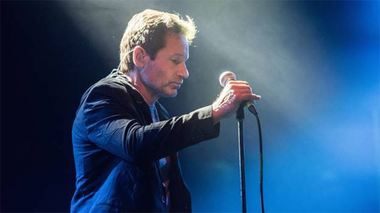 Actorul David Duchovny, cunoscut din serialele „X Files” şi „Californication”, va concerta în februarie 2019 la Bucureşti
