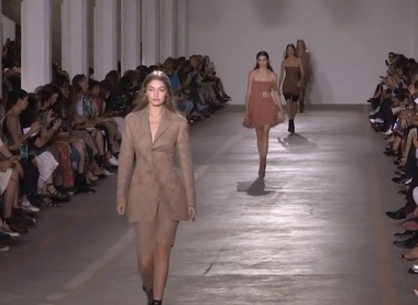 Moda la Milano: Clasic la Ferragamo, etnic pentru Cavalli şi romantic la casa Missoni - VIDEO