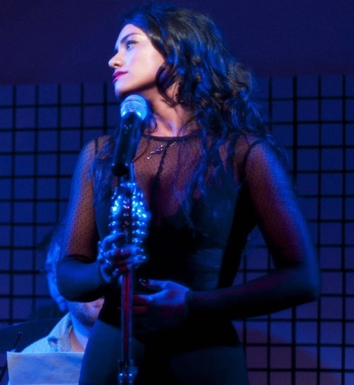 Actriţa Aylin Cadîr şi trupa The Lucky Charms susţin concertul "Pe boltă când apare luna!", pe acoperişul TNB