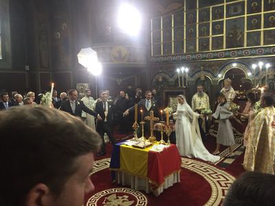 Câteva sute de persoane la Biserica "Sfântul Ilie" din Sinaia, unde fostul principe Nicolae se căsătoreşte cu Alina Binder