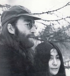 Jean-Marc Vallee va regiza un film despre John Lennon şi Yoko Ono pentru Universal