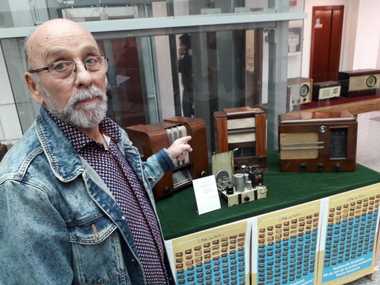 Un colecţionar arădean care deţine aproape 200 de aparate de radio şi-a prezentat unele dintre cele mai valoroase modele. FOTO