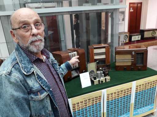 Un colecţionar arădean care deţine aproape 200 de aparate de radio şi-a prezentat unele dintre cele mai valoroase modele. FOTO
