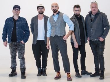 Trupa Voltaj lansează piesa "100 de ani", scrisă de fani - VIDEO