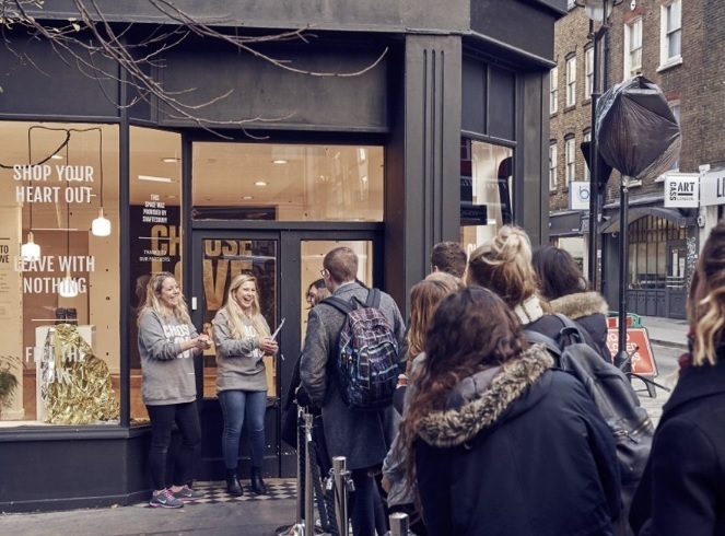 Julia Roberts sprijină un magazin din Londra care vinde produse pentru refugiaţi