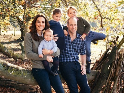 Familia regală britanică a făcut publice fotografiile pentru felicitările de Crăciun