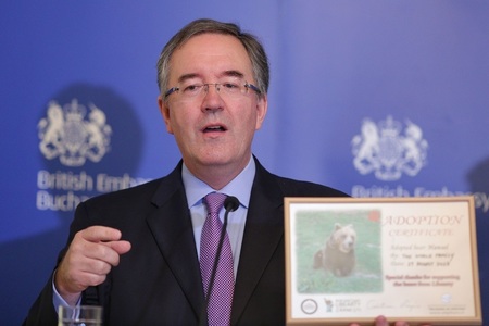 Ambasadorul britanic la Bucureşti cântă "O, ce veste minunată" - VIDEO