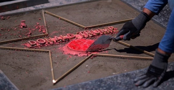 Un bărbat a fost arestat după ce a desenat o svastică pe steaua dedicată lui Donald Trump de pe bulevardul Walk of Fame