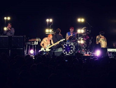 Red Hot Chili Peppers vor cânta la piramidele din Egipt pe 15 martie 