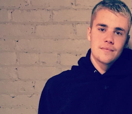 Justin Bieber a lansat o linie vestimentară

