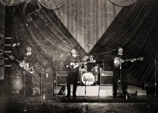 O fotografie cu formaţia The Beatles cântând în oraşul Great Yarmouth a fost developată după 55 de ani