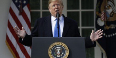 Formaţia R.E.M. a reuşit să-l determine pe Trump să nu mai folosească piesa "Everybody Hurts" într-un videoclip în care îşi ataca adversarii