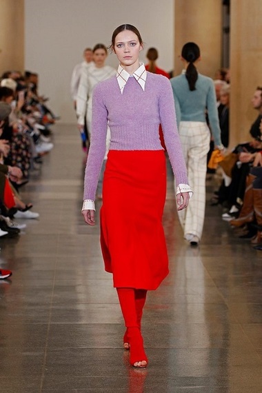 Săptămâna Modei de la Londra: Victoria Beckham s-a inspirat din moda anilor 1970 pentru colecţia toamnă-iarnă 2019-2020 - FOTO