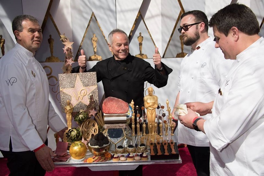 Chef Wolfgang Puck găteşte de 25 de ani pentru petrecerea oficială de după gala Oscar