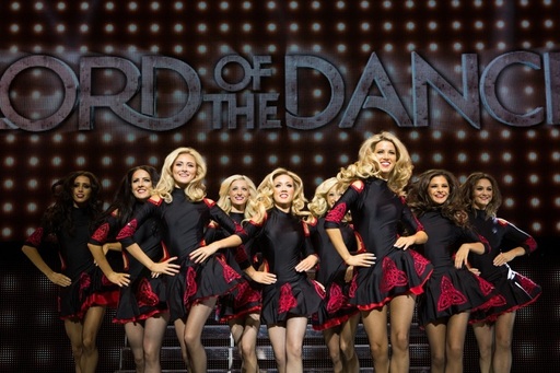 Două categorii de bilete la show-ul "Dangerous Games" creat de Michael Flatley, aproape epuizate. Cerinţele dansatorilor irlandezi: cazare la hotel de 4 stele şi 40 de kg de gheaţă în backstage