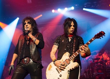 Alice Cooper va susţine un turneu în America de Nord şi Europa împreună cu Halestorm şi Motionless In White