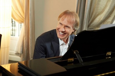 Concertele pianistului Richard Clayderman programate la Piteşti şi Craiova au fost amânate