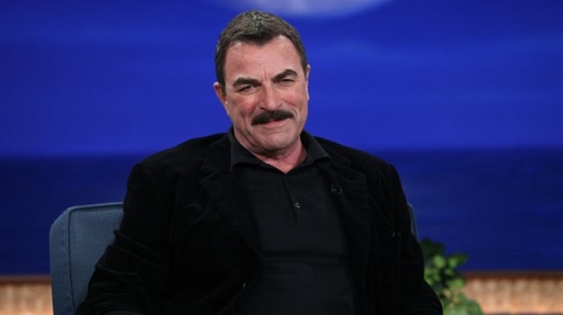 Tom Selleck, cunoscut din serialele „Magnum, P.I.” şi „Friends” şi comedia „3 Men and a Baby”, îşi scrie memoriile