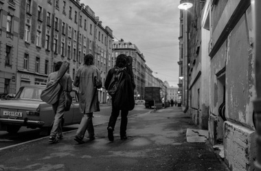 Eseul punk-rock „Leto” al lui Serebrennikov, un documentar despre Alexander McQueen şi filmul SF „Hellboy”, între premierele weekendului