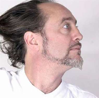 Comicul Ian Cognito a murit pe scenă, iar publicul a crezut că era parte din show