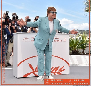 Cannes 2019 - Elton John, îmbrăcat în Gucci şi accesorizat Chopard, pentru premiera filmului biografic „Rocketman” - VIDEO