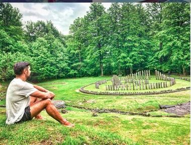 Un actor din filmul Hobbitul a practicat haka, dezbrăcat, în situl de la Sarmisegetusa Regia. VIDEO