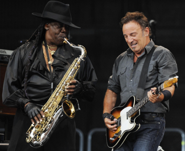 Bill Clinton şi chitaristul Joe Walsh, într-un documentar dedicat saxofonistului Clarence Clemons