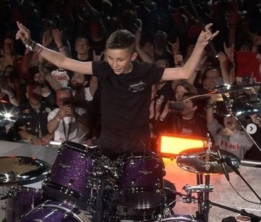 Cadou de la Metallica: Un puşti de 13 ani, invitat să cânte pe scenă "Seek & Destroy" - VIDEO