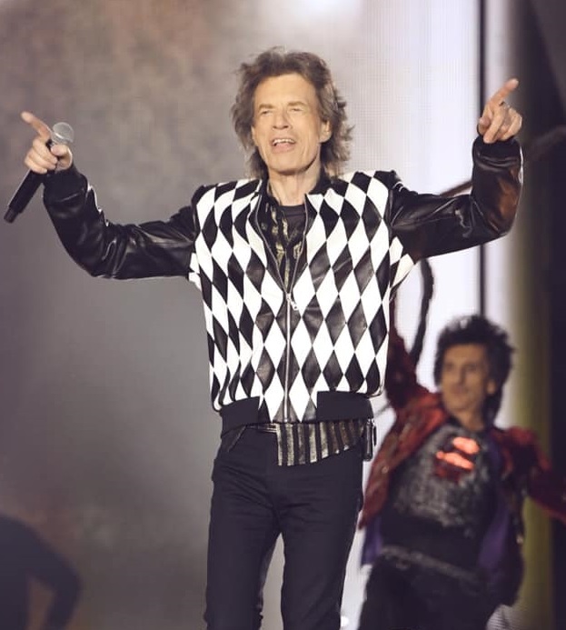 Mick Jagger a revenit pe scenă în primul concert după operaţia la inimă suferită în aprilie - VIDEO