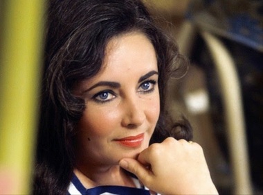 Peste 1.200 de obiecte care au aparţinut actriţei Elizabeth Taylor, scoase la licitaţie


