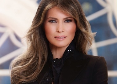 O statuie din lemn dedicată Melaniei Trump, amplasată în oraşul sloven în care s-a născut, stârneşte controverse