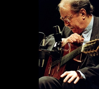 Brazilianul João Gilberto, părintele stilului bossa nova, a murit la vârsta de 88 de ani