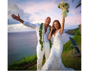 Actorul Dwayne Johnson s-a căsătorit cu cântăreaţa Lauren Hashian