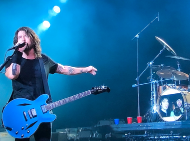 Membrii trupei Foo Fighters vor iniţia o petiţie pentru reformarea trupei Oasis