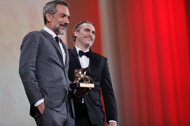 Juriul de la Veneţia: „Joker” e remarcabil, cu o interpretare magnifică. O reflecţie asupra antieroilor, unde duşmanul este sistemul