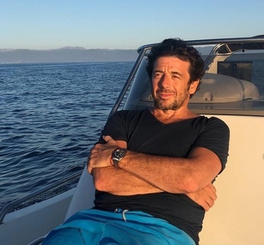 Cântăreţul francez Patrick Bruel, anchetat pentru hărţuire sexuală şi exhibiţionism