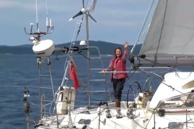 O britanică a devenit cea mai vârstnică persoană care a navigat singură în jurul lumii