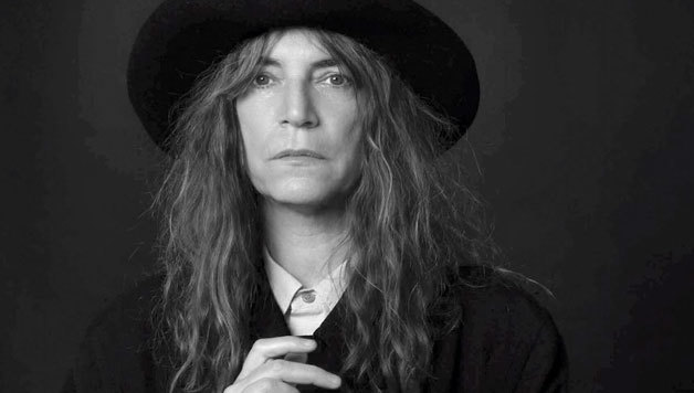 Compozitoarea şi cântăreaţa Patti Smith, în vârstă de 72 de ani, imaginea casei de modă Saint Laurent 