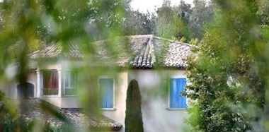 Casa lui Charles Aznavour din regiunea Provence a fost scoasă la vânzare pentru suma de 2,4 milioane de euro