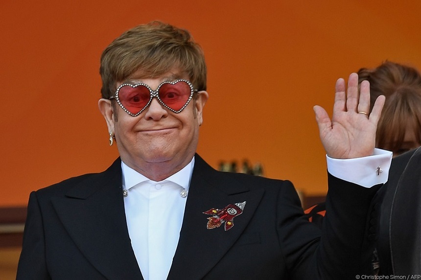 Elton John a mărturisit că a fost la un pas de moarte după tratamentul de cancer la prostată 