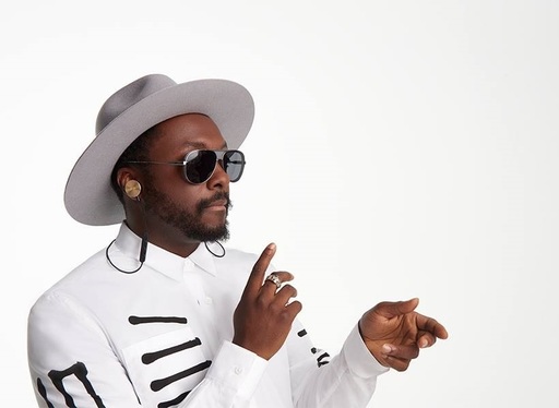 Rapperul Will.i.am a acuzat o însoţitoare de zbor de rasism după un incident petrecut la bordul unui avion