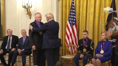 Actorul Jon Voight, decorat de preşedintele Donald Trump - VIDEO